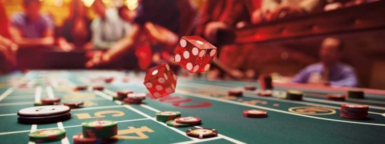Layar login dan dashboard aplikasi bukitmpo dengan opsi live dealer dan pasar Liga 1