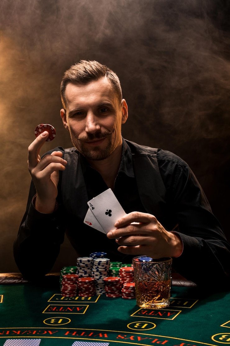 Tabel pembayaran Lucky Neko yang menunjukkan nilai simbol dan multiplier bonus